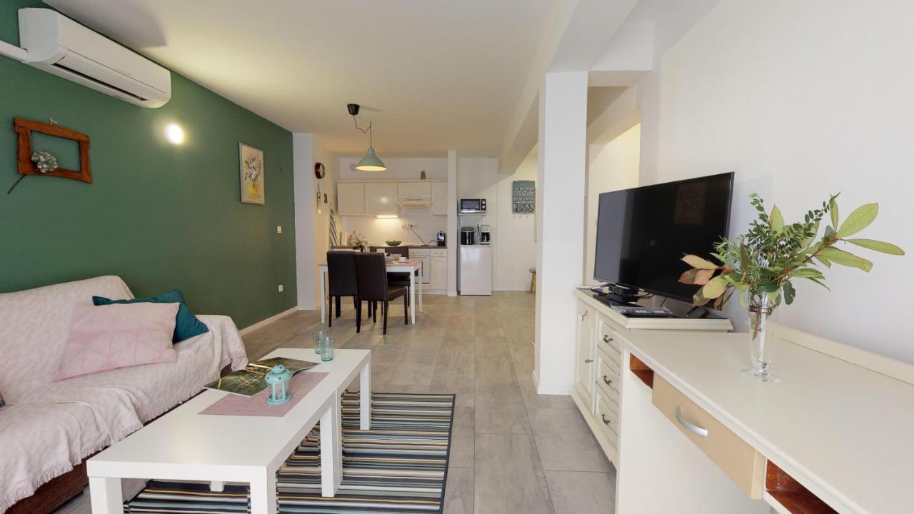 Mirta Deluxe Superior 5 Star Apartment, Your Piece Of Heaven By The Sea & Park, With Sea & Park View Novigrad  Ngoại thất bức ảnh
