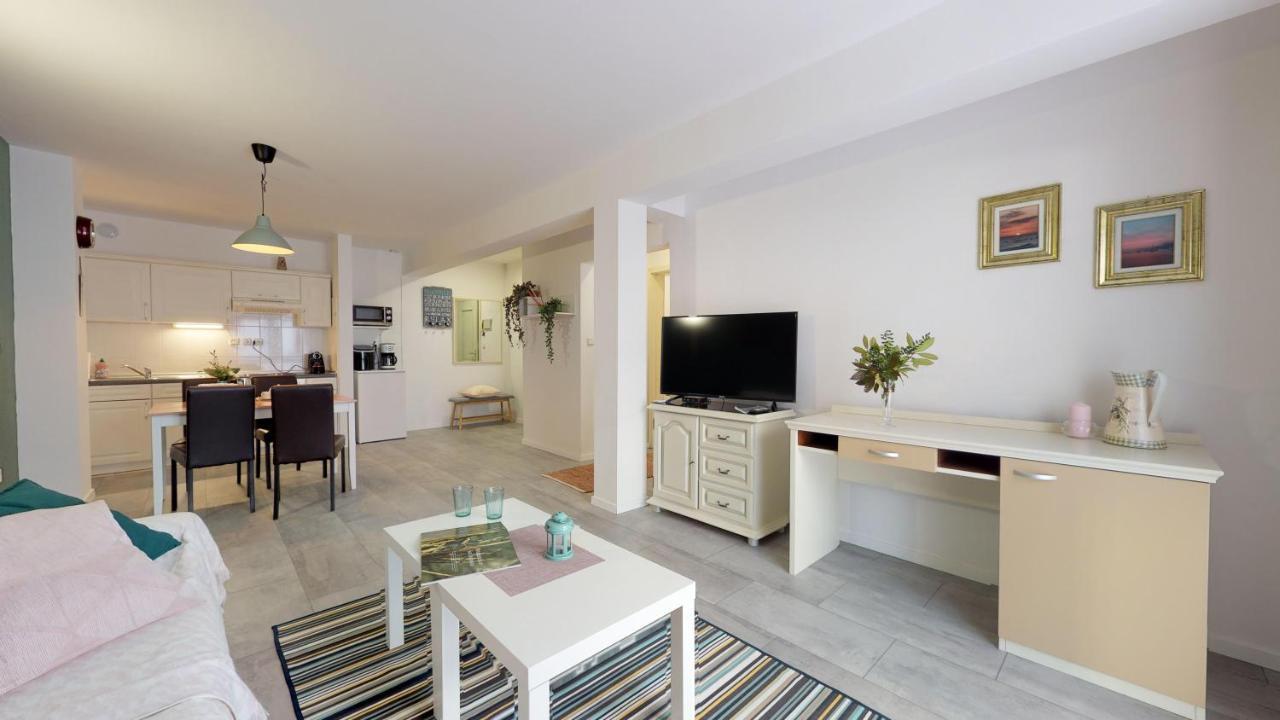 Mirta Deluxe Superior 5 Star Apartment, Your Piece Of Heaven By The Sea & Park, With Sea & Park View Novigrad  Ngoại thất bức ảnh